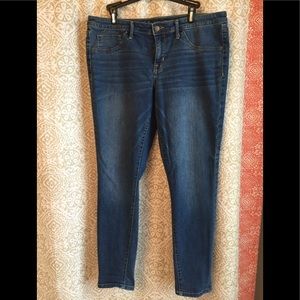 Ladies mid rise jegging.